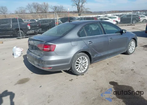 2016 Volkswagen Jetta 1.8T Sel z USA, uszkodzony, nr VIN 3VWL07AJ2GM237400